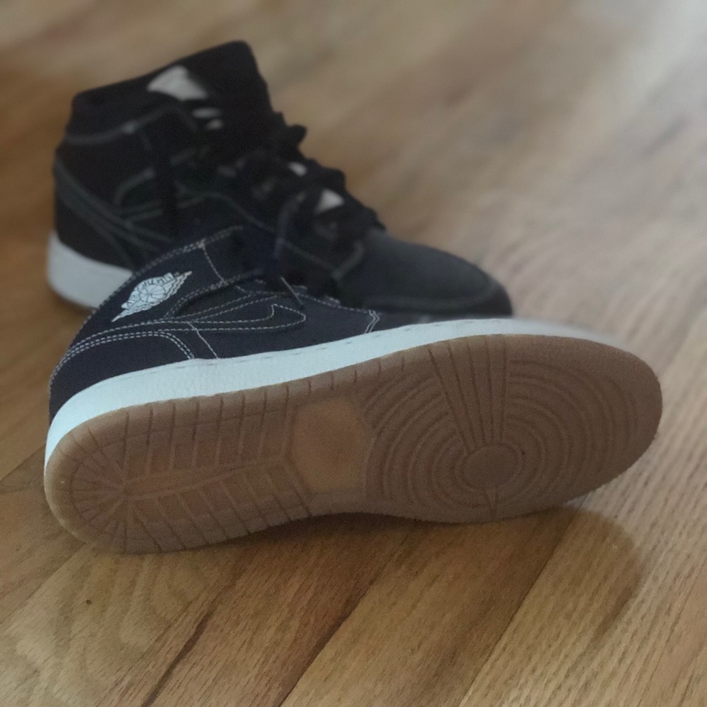 Jordan 1s- navy blue